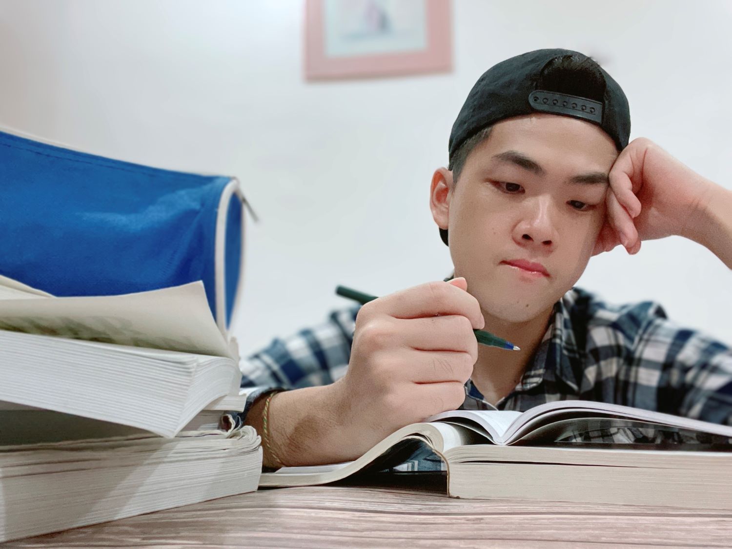 อ่านหนังสือเตรียมสอบ